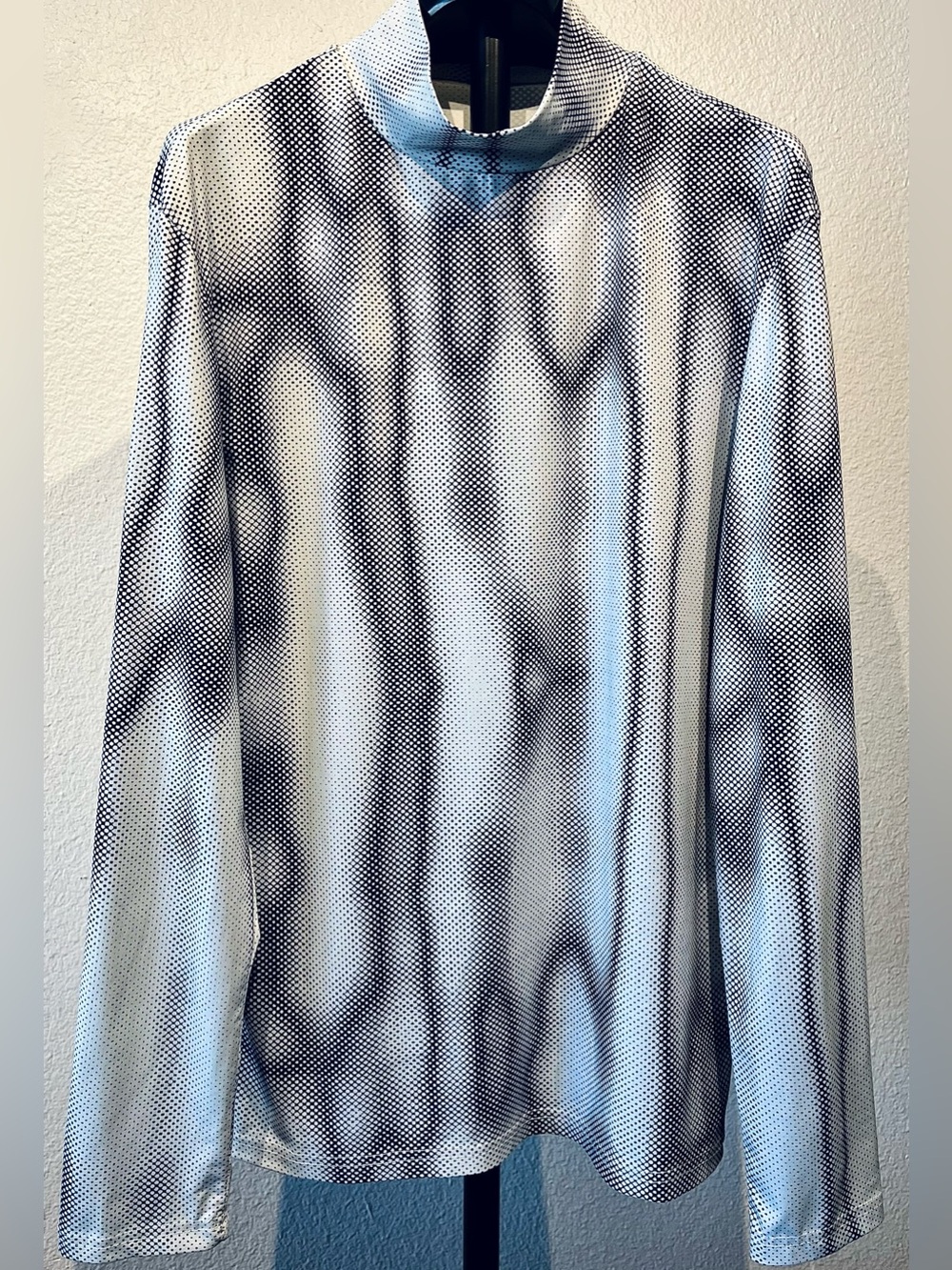 ROMWE Thermal Print Long Sleeve Mock Neck Top - Size M (Men’s)